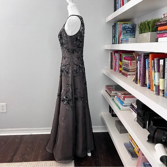 Stephen Yearick & Lillie Yubin Black silk beaded Evening gown size medium -  threedaughtersproperties.com